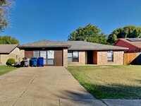 Building Photo - 3014 Pepperidge Dr E