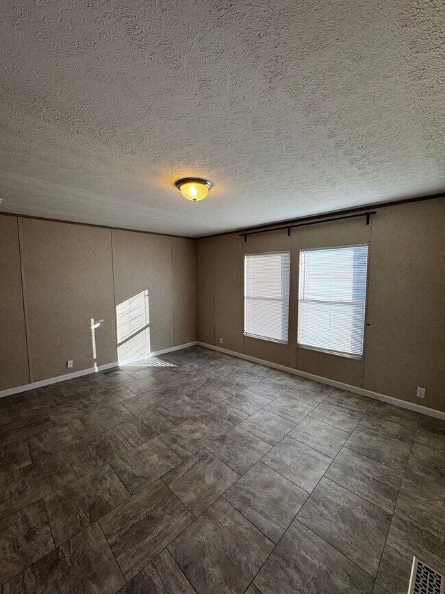 Building Photo - Spacious Four Bedroom Home - Pet Friendly and Horses Allowed!