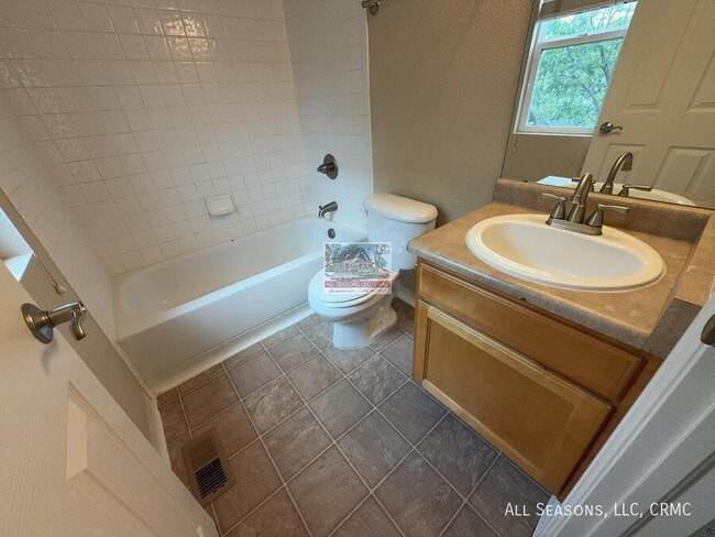 Building Photo - 2520 Sierra Springs Dr