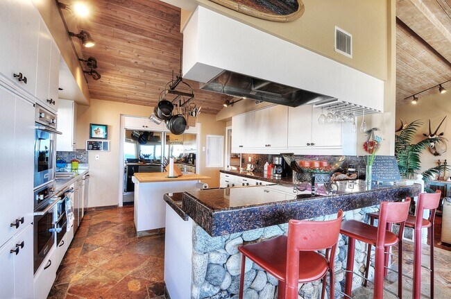 Building Photo - 4022 Calle Marlena