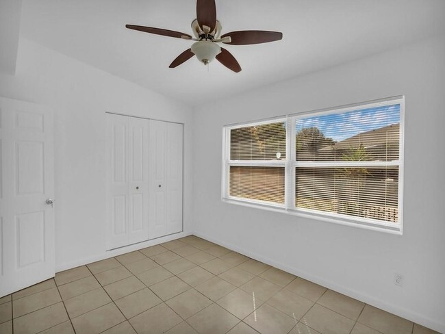 Building Photo - 703 5th Pl SW