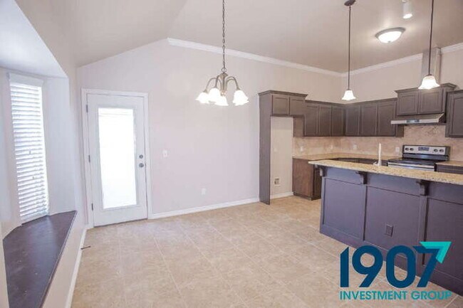 Building Photo - Spacious and modern home in the highly sou...