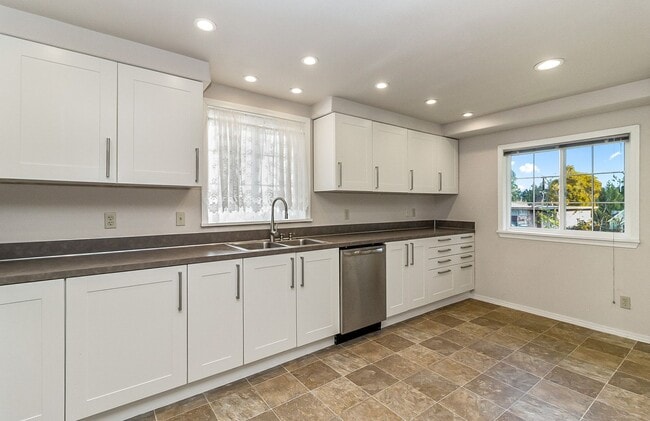 Building Photo - Historic Charm in the Heart of Snohomish