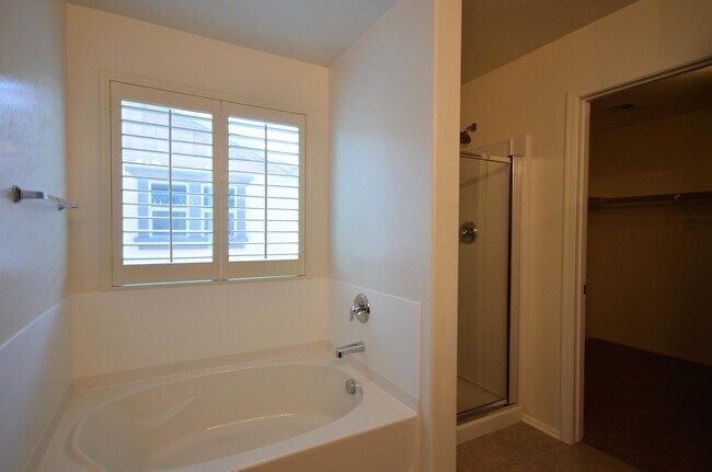 Building Photo - 995 S Cheshire Ln