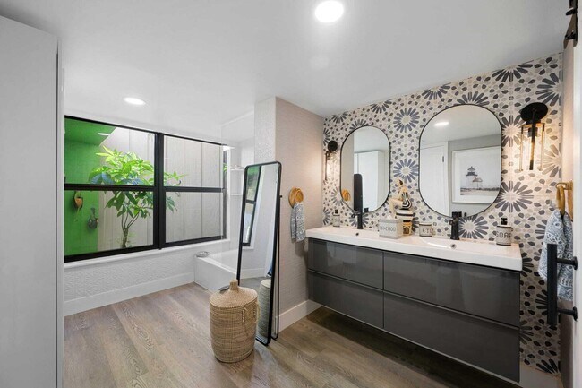 Building Photo - 1605 S US Hwy 1