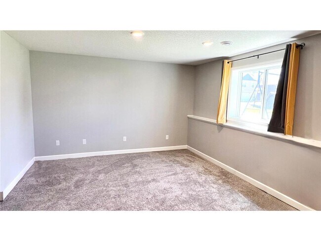 Building Photo - 12750 Erskin Circle NE