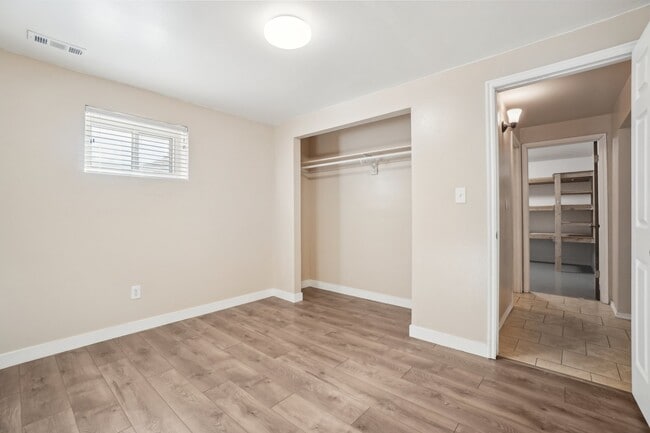 Building Photo - 240 W 220 S St