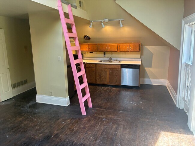 Building Photo - 1454