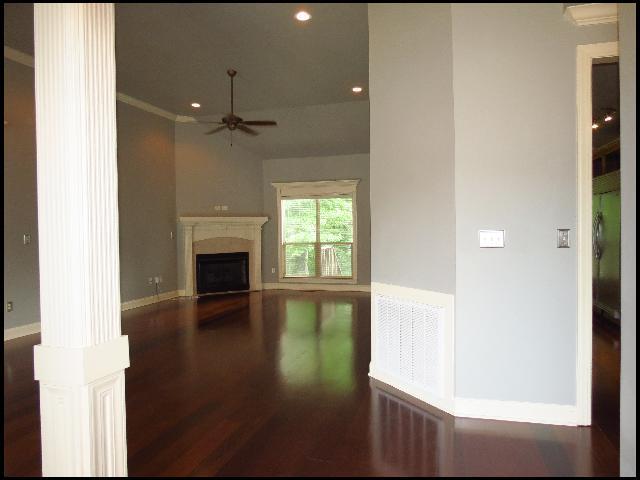 Building Photo - 3153 Stonewall Dr