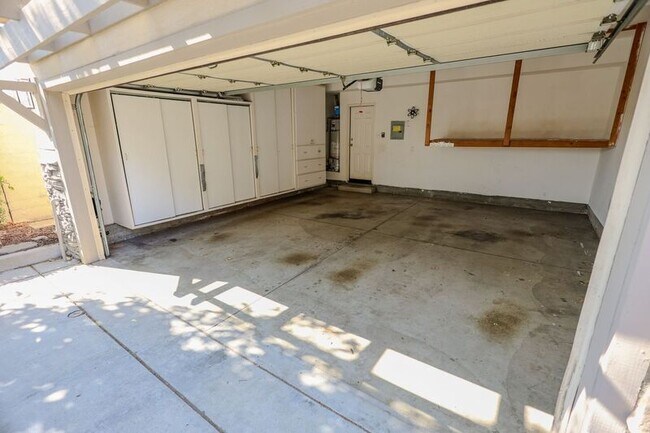 Building Photo - 2942 Claremore Ln