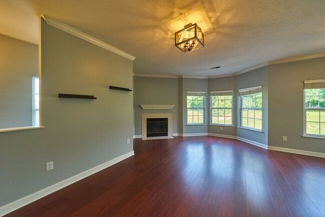 Building Photo - Wonderful 2 bedroom 2 bath Condo End Unit ...