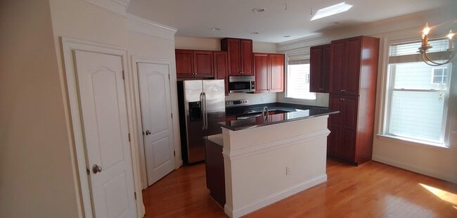 Building Photo - RENT SPECIAL! 4 BR / 3.5 BA Gorgeous Townhouse close to James River