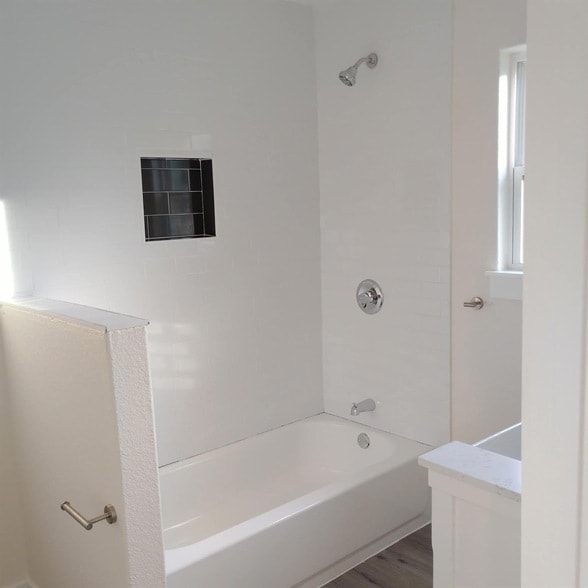 Building Photo - 928 E Cameron Ave