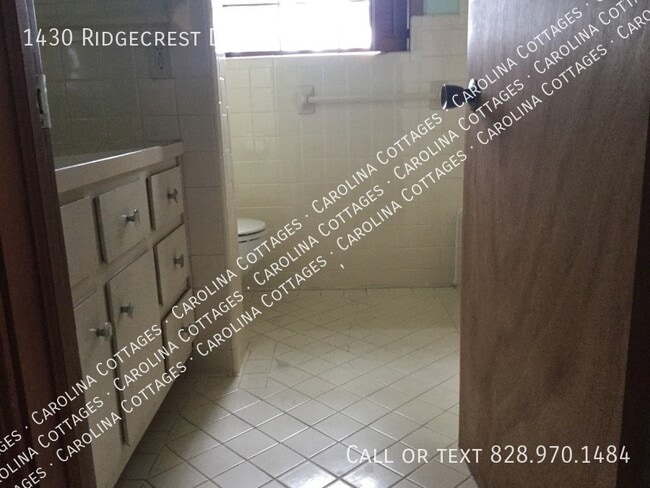 Building Photo - 1430 Ridgecrest Dr