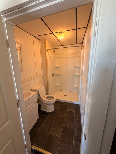 Building Photo - 113 Railroad St