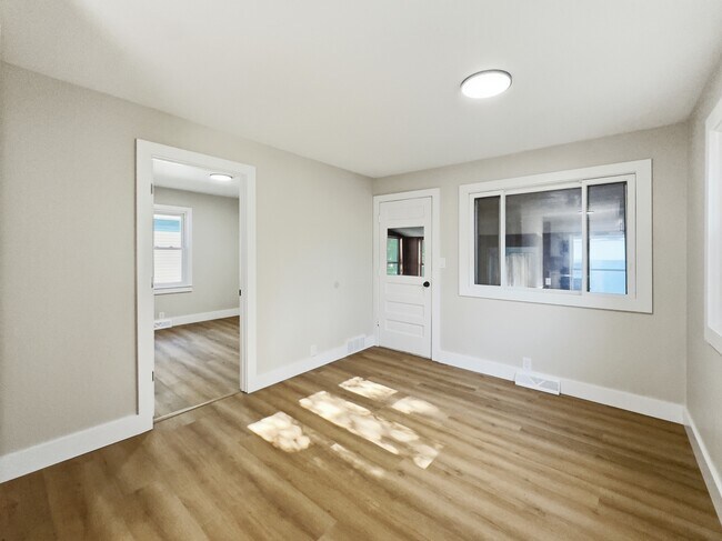 Building Photo - 2130 Brady Ave
