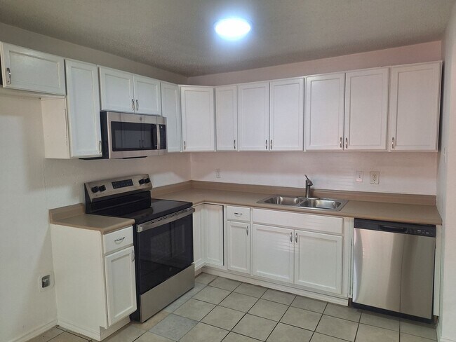 Building Photo - 5912 Maceo Ln