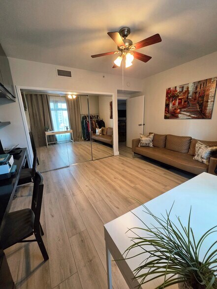 Building Photo - 645 Front St