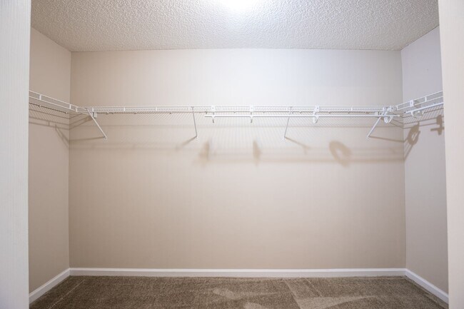 Building Photo - Great Rental in The Valley!