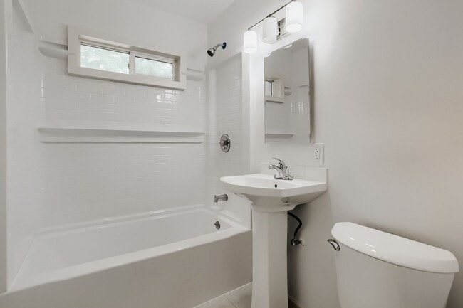 Building Photo - South Tabor — 2BR/1BA Home with Attached Garage