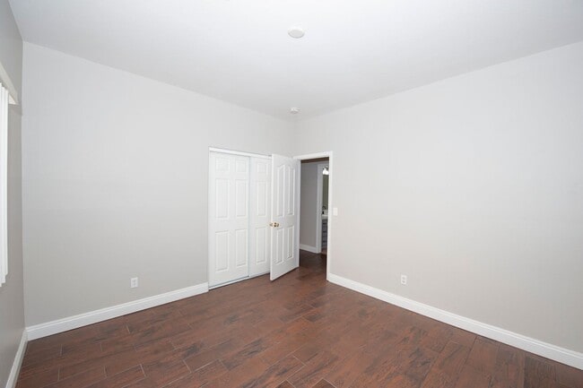 Building Photo - 921 E English Heather Dr