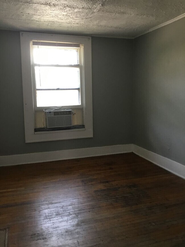 Building Photo - 620-622 South 10th Street