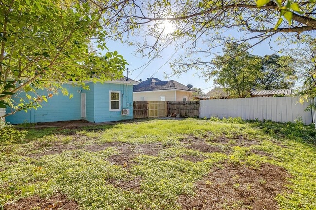 Building Photo - Newly Remodeled 2 Bed, 1 Bath Home near Historic Southside- 76110
