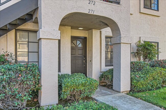 Building Photo - Spacious 1-Bedroom Condo with Modern Comfo...