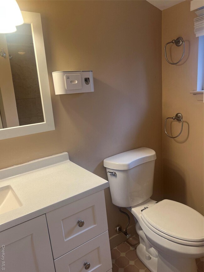 Building Photo - 8 Windmill Ln