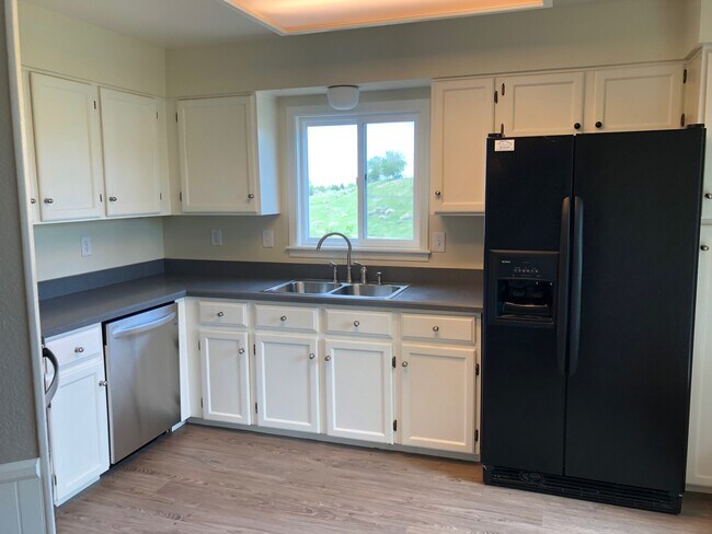 Building Photo - 10229 Halleys Way
