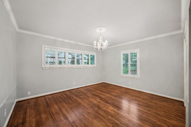 Building Photo - 5659 Chevy Chase Dr