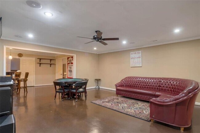 Building Photo - 415 Oxmoor Lake Dr