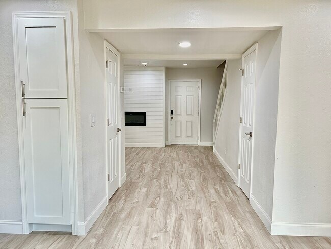 Building Photo - 1340 N Hampton Rd