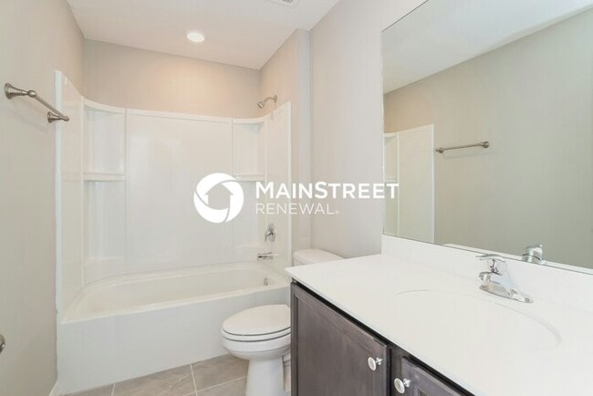 Building Photo - 5 Bedroom Pet-Friendly Home in Mascotte, FL with Main Street Renewal