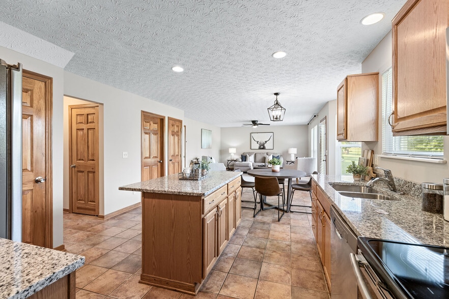 Building Photo - 7225 Bromfield Dr