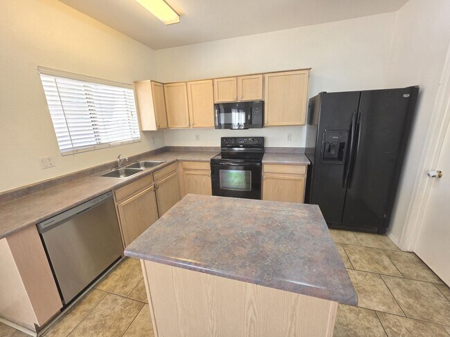Building Photo - 30469 N Plantation Dr