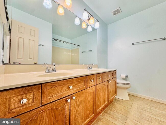 Building Photo - 28 Scotland Cir