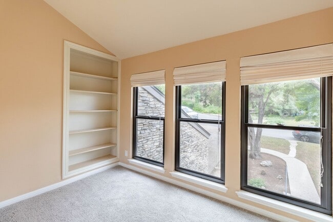 Building Photo - Charming 3 bed 2 bath Home in NW Austin!