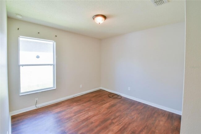 Building Photo - 1094 Bluegrass Dr