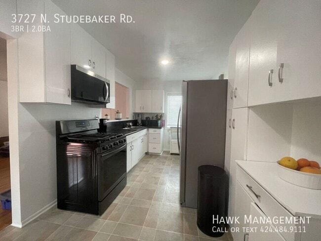 Building Photo - 3727 N Studebaker Rd