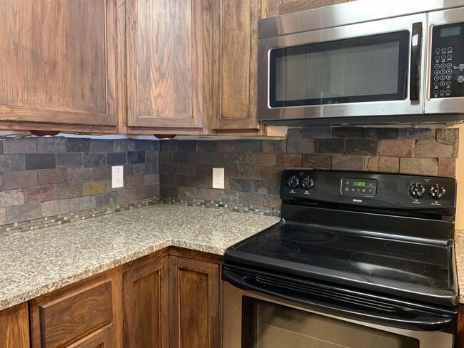 Building Photo - BEAUTIFUL 3 BR CONDO IN DESIRED GATED COMM...