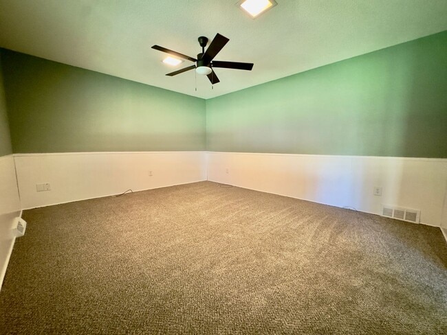 Building Photo - 5247 Silvertown Dr