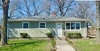 Building Photo - For Rent: 3 Bedroom, 1 Bath – Joliet, IL