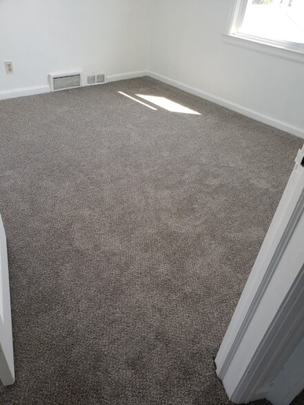 Building Photo - 51 Montfort Dr
