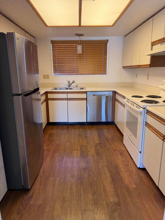 Building Photo - 505 S Farrell Dr