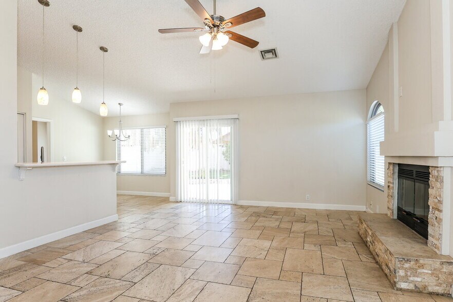 Building Photo - 4452 E Wildwood Dr