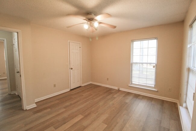 Building Photo - 507 S Kevin Ct