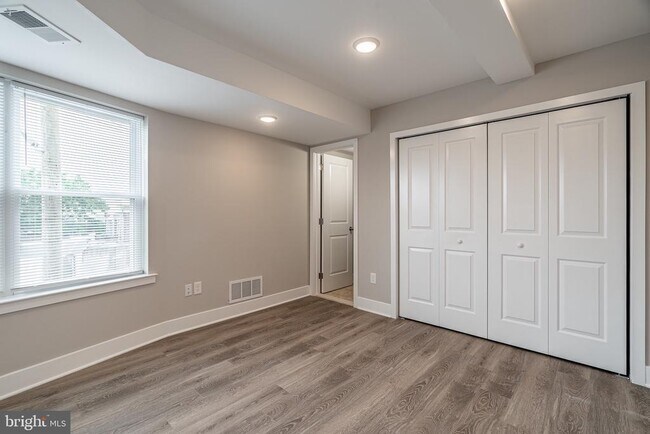 Building Photo - 421 N 39th St