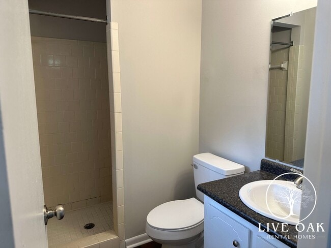 Building Photo - 706 Robin Hood Dr