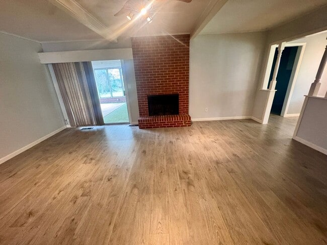 Building Photo - Beautiful corner lot. This home is very sp...
